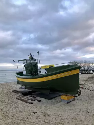 out-of-season. plik: tlusta-mewa-apartament-gdynia-out-of-season-poza-sezonem - 19.webp